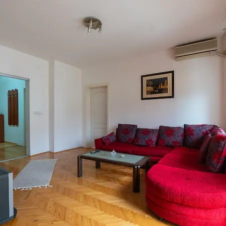 • Luxurious ǀ Spacious 100m2 ǀ City Center ǀ Main Square ǀ 2br ǀ Parking ǀ Wi-fi • Апартаменты *