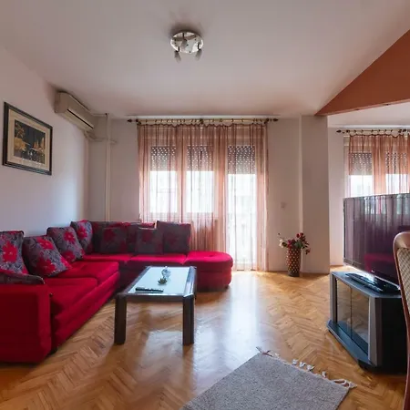 Апартаменты • Luxurious ǀ Spacious 100m2 ǀ City Center ǀ Main Square ǀ 2br ǀ Parking ǀ Wi-fi • Скопье