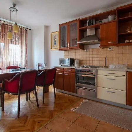 Апартаменты • Luxurious ǀ Spacious 100m2 ǀ City Center ǀ Main Square ǀ 2br ǀ Parking ǀ Wi-fi • *
