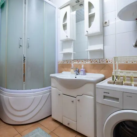 Апартаменты • Luxurious ǀ Spacious 100m2 ǀ City Center ǀ Main Square ǀ 2br ǀ Parking ǀ Wi-fi • Скопье