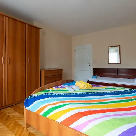 • Luxurious ǀ Spacious 100m2 ǀ City Center ǀ Main Square ǀ 2br ǀ Parking ǀ Wi-fi • *